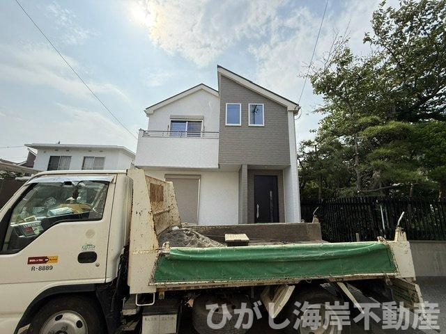 茅ヶ崎市浜須賀　新築戸建　全2棟の外観|7月16日撮影　建築中　現地外観