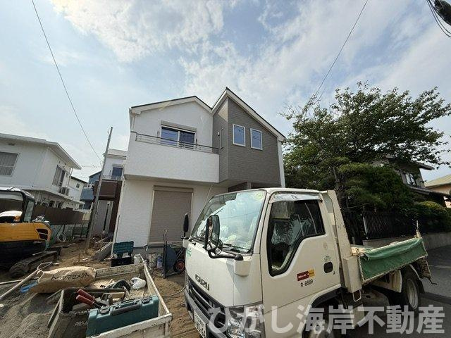 茅ヶ崎市浜須賀　新築戸建　全2棟の外観|7月16日撮影　建築中　現地外観