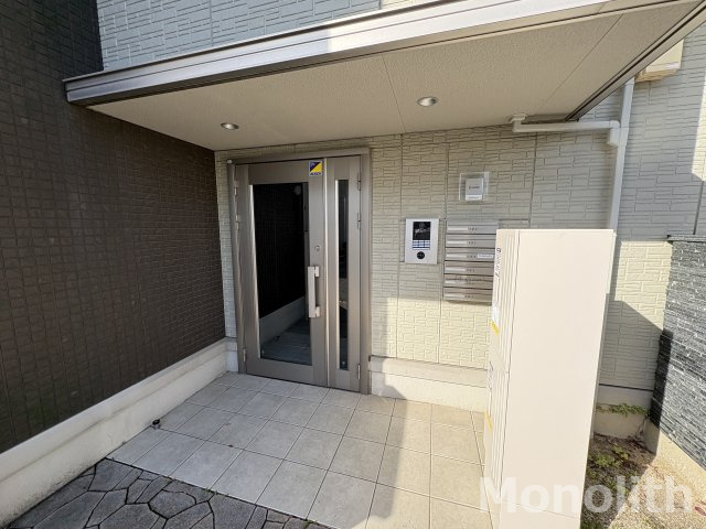 サニーヒルズ泉大津A棟のエントランス