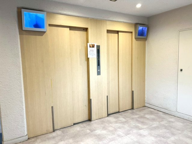 宇喜田カメリアのその他共用部分|防犯カメラ付きエレベーターを採用。日々の移動にも安心感をもたらします。
