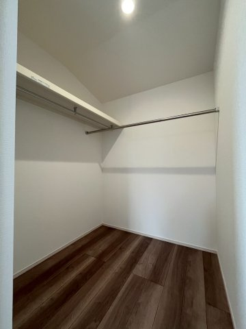 【仲介手数料無料】富士見市第1羽沢―新築分譲住宅―全4棟販売2棟のその他|広さだけでなく、使いやすさまで計算されたウォークインクローゼット。
すっきりと収納し、日常生活がより快適になりますね。