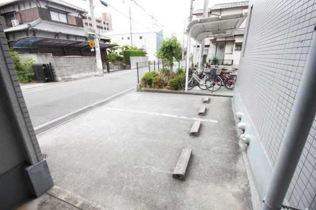 メゾンマリーゴールドの駐車場|駐車場に車を止められます