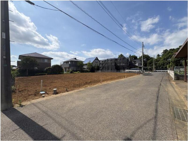 【前面道路含む現地写真】 | 龍ケ崎市城ノ内4丁目3番　売地　A区画
