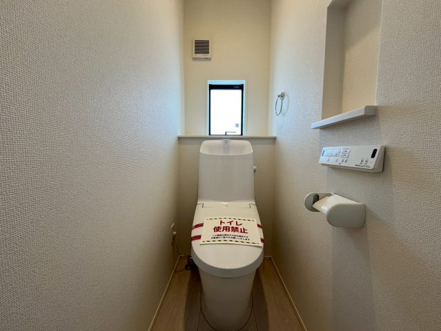 沖縄市松本新築戸建て 2号棟（全2棟）のトイレ|2階トイレ