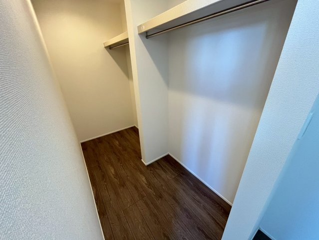 沖縄市松本新築戸建て 2号棟（全2棟）の収納|主寝室（6.75帖）内のウォークインクローゼット