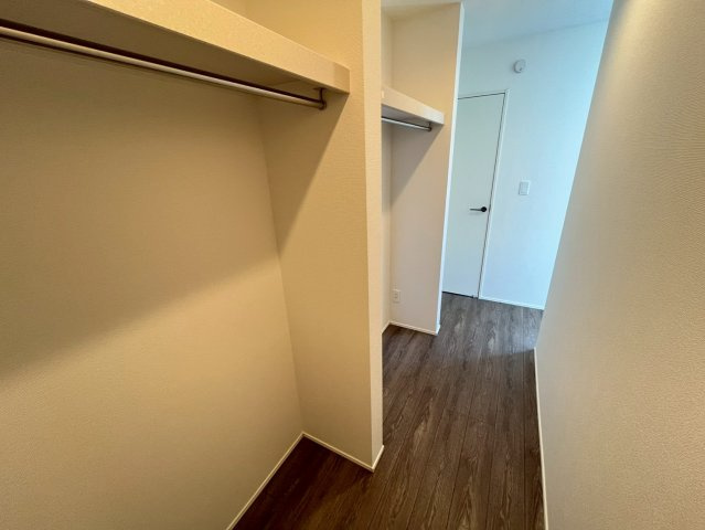 沖縄市松本新築戸建て 2号棟（全2棟）の収納|主寝室（6.75帖）内のウォークインクローゼット