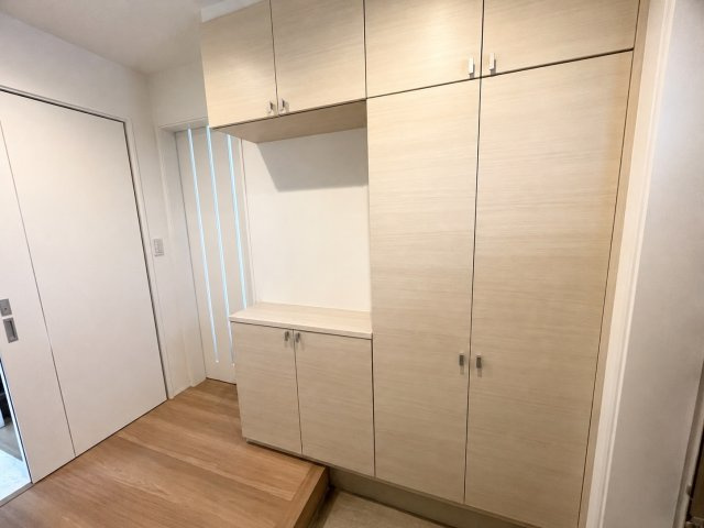 寝屋川市国松町の中古一戸建の玄関