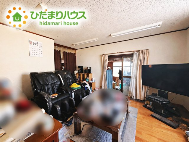 いわき市小名浜大原字下小滝　中古戸建の居間・リビング|忙しく過ぎゆく日常を置き去るほど、ゆったりした時間が流れる住環境です。『快適』は「家」と「街」と「環境」が調和した時に訪れるのだと改めて感じさせてくれます。