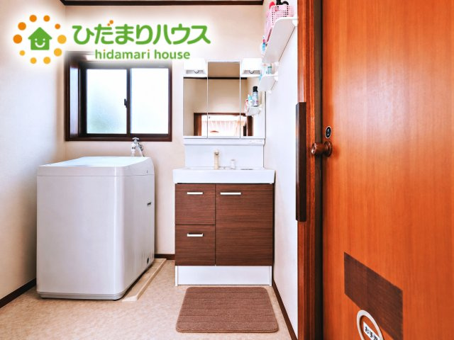 いわき市小名浜大原字下小滝　中古戸建のその他|三面鏡の大きな鏡は憧れます(^^♪ 鏡の後ろは収納となっていて、細かいものでも収納できるのでスッキリと整理できます！