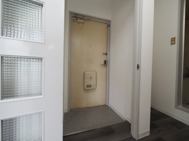 第3タナックマンションの玄関