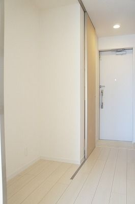 リブリ・M's FLATの玄関