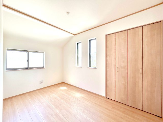 葛飾区新宿５丁目　新築分譲住宅　全３棟の洋室|【クローゼット】※施工例
全居室収納スペースあり！荷物が多くても十分に納まります