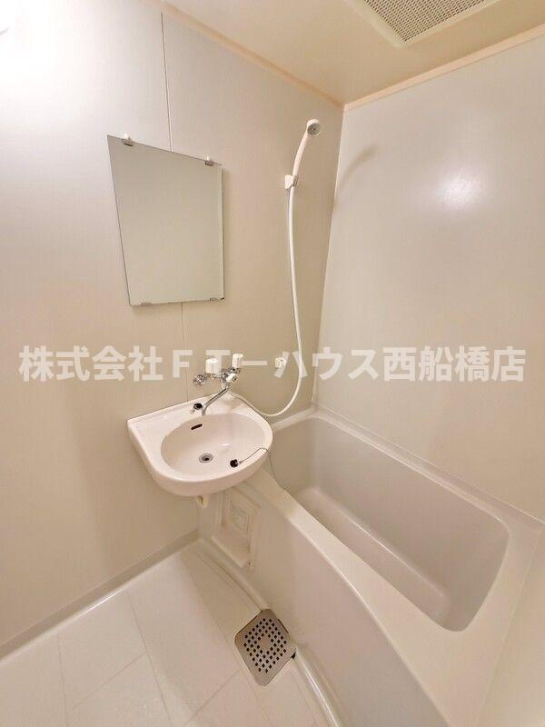 ドミール妙典の浴室