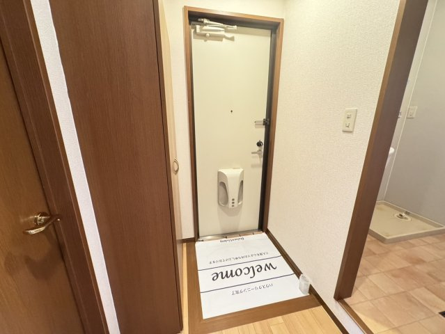 ヴェルドミール本八幡の玄関