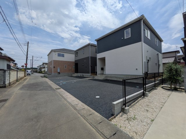 石岡市東光台　第4　新築戸建て　1号棟の前面道路含む現地写真|写真だけでは伝わらない快適さを、ぜひ現地で体感しませんか？
即日見学可能です！平日のご案内も可能です♪
お気軽にお問合せまたはお電話ください！
0297-86-8370まで【リアライズ不動産】
