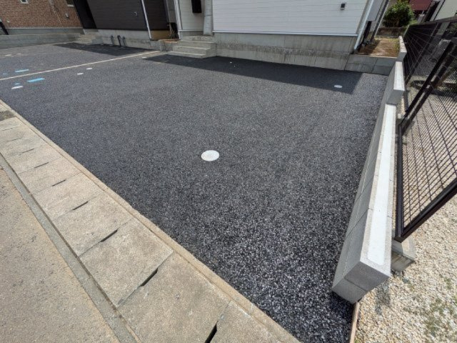 石岡市東光台　第4　新築戸建て　1号棟の駐車場|駐車3台可能で、出し入れしやすいゆとりのカースペース。
月々の駐車場代が不要な点も大きな魅力です。