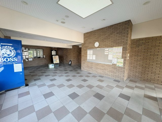 中古マンション　ネオハイツ郡山南13階　のエントランス|エントランスには受付もあるので安心です。
