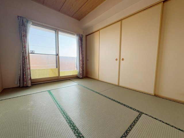 中古マンション　ネオハイツ郡山南13階　の和室|リビング隣の和室！こちらもバルコニーに面しているので陽当たり良好です！