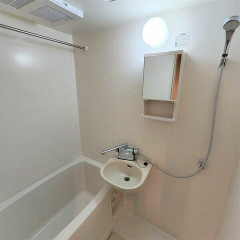 プレッソ新杉田の浴室