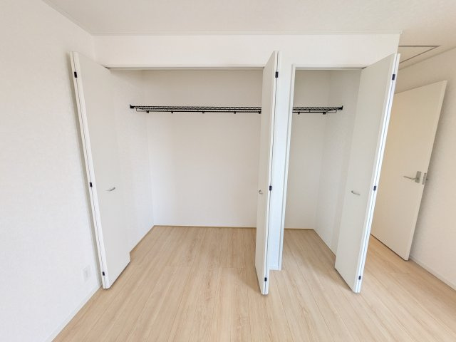 石岡市東光台　第4　新築戸建て　3号棟の収納|大容量のクローゼットを完備。衣類から季節家電までスッキリ片付き、空間を有効活用できます。