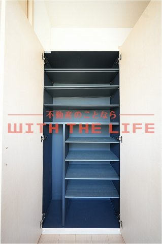 グランシャリオ宮ノ陣【10，000円キャッシュバック対象物件】の収納|大容量のシューズボックスです
