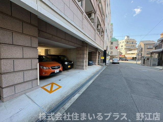 Uresidence京橋の駐車場