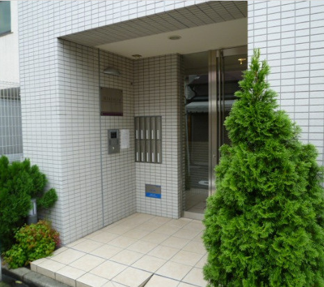 横浜市保土ケ谷区天王町１丁目の賃貸マンションのエントランス
