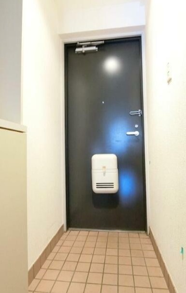 府中市八幡町２丁目の賃貸マンションの玄関