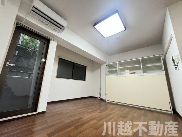 事務所に投資用に最適な好立地マンションの洋室|内装リフォーム済のきれいな部屋