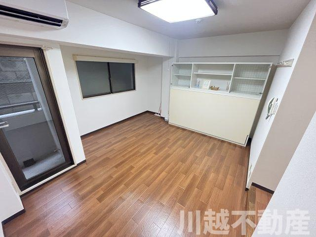 事務所に投資用に最適な好立地マンションの洋室|内装リフォーム済のきれいな部屋