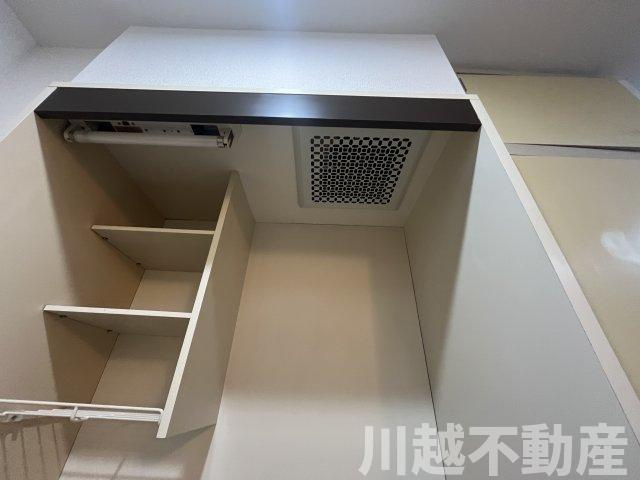事務所に投資用に最適な好立地マンションのキッチン|換気扇と収納付き