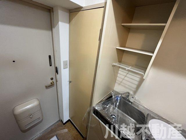 事務所に投資用に最適な好立地マンションの玄関|シンプルで使いやすい玄関です