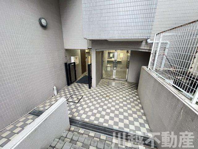 事務所に投資用に最適な好立地マンション|建物入口はこのようになっています
