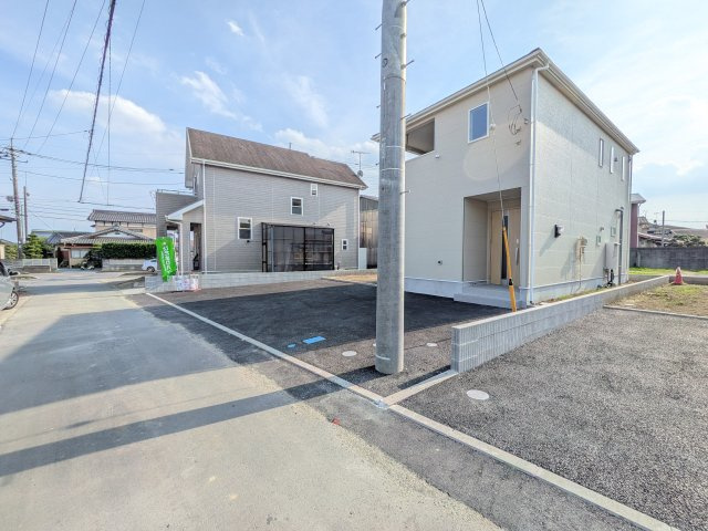 笠間市旭町　第9　新築戸建て　2号棟の前面道路含む現地写真|写真だけでは伝わらない快適さを、ぜひ現地で体感しませんか？
即日見学可能です！平日のご案内も可能です♪
お気軽にお問合せまたはお電話ください！
0297-86-8370まで【リアライズ不動産】