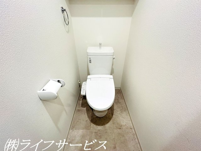 【トイレ】 | エバーグリーン新御堂 | 温水洗浄便座付トイレ