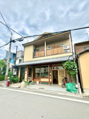 【外観】 | 伏見区納所町　土地 | 接道約8.7ｍ・前道幅員約7.0ｍのゆとりのある広さで駐車が苦手な方も安心です！
前面には建物もなく、日当たり・通風良好な立地です(^^)/