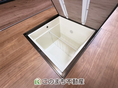 【収納】 | 小山市雨ヶ谷新田　再生住宅 | お米屋や調味料の収納に◎あると便利な床下収納庫♪