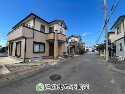 【前面道路含む現地写真】 | 小山市雨ヶ谷新田　再生住宅 | 6ｍの前面道路でお車の出し入れもスムーズに行えます☆