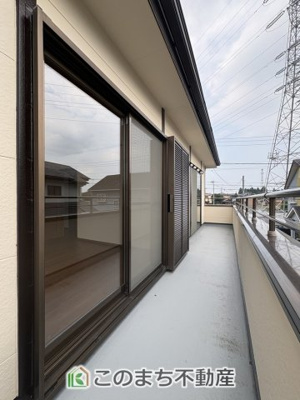 【バルコニー】 | 小山市雨ヶ谷新田　再生住宅 | 広々としており沢山のお洗濯も一度に外干し可能です♪
