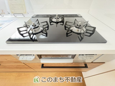 【キッチン】 | 小山市雨ヶ谷新田　再生住宅 | 3口ビルトインコンロで同時調理可能☆時短家事につながりますね☆