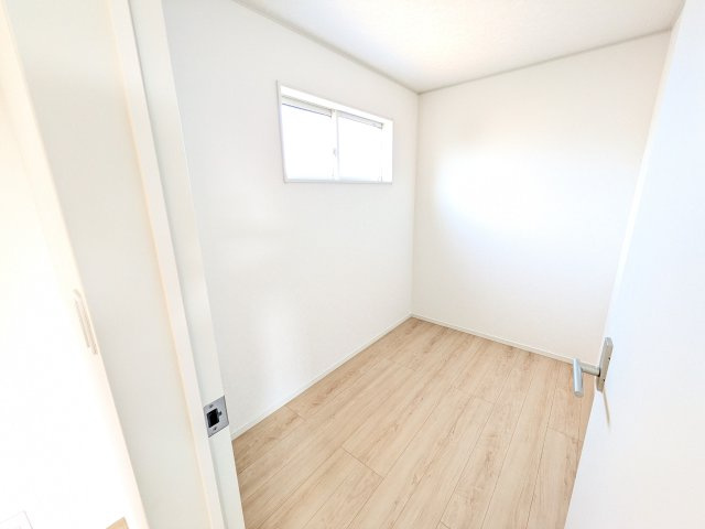 笠間市鯉淵　第9　新築戸建て　2号棟の収納|大容量のクローゼットを完備。衣類から季節家電までスッキリ片付き、空間を有効活用できます。