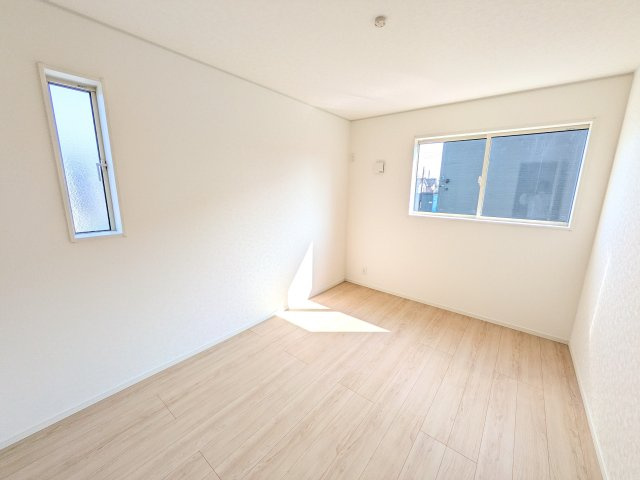 笠間市鯉淵　第9　新築戸建て　2号棟の洋室|陽当たりの良い明るい洋室です♪