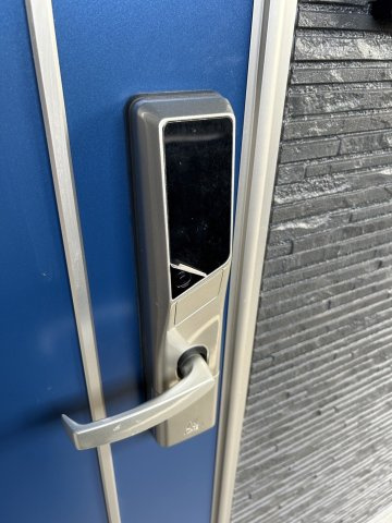 メリディアン高橋のエントランス|※建具カラーは異なる場合があります