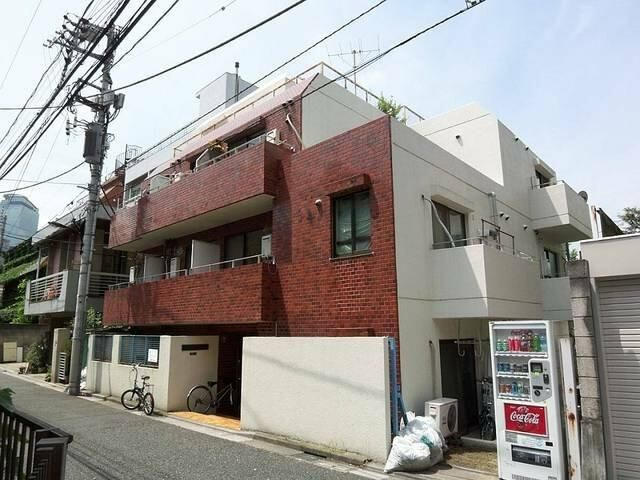 スカイコート新宿のエントランス|建物の内部です