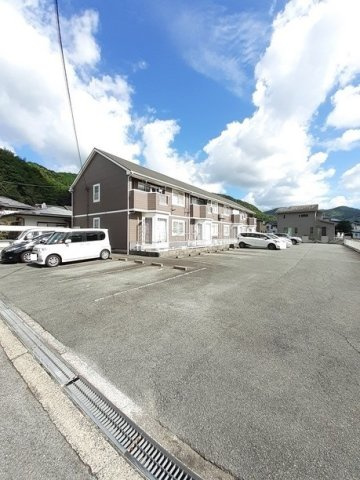 ヴィラ　アンソレイユ　ＳＨの駐車場