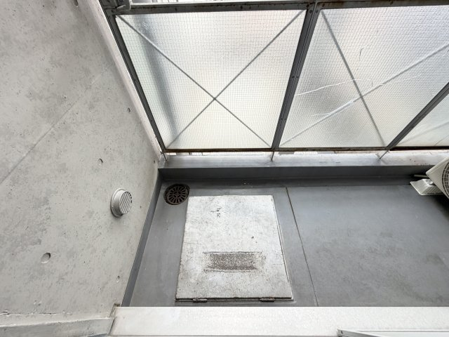 ハッピーコート塚口駅前のバルコニー