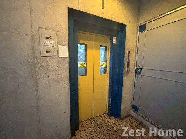 ハッピーコート塚口駅前のロビー