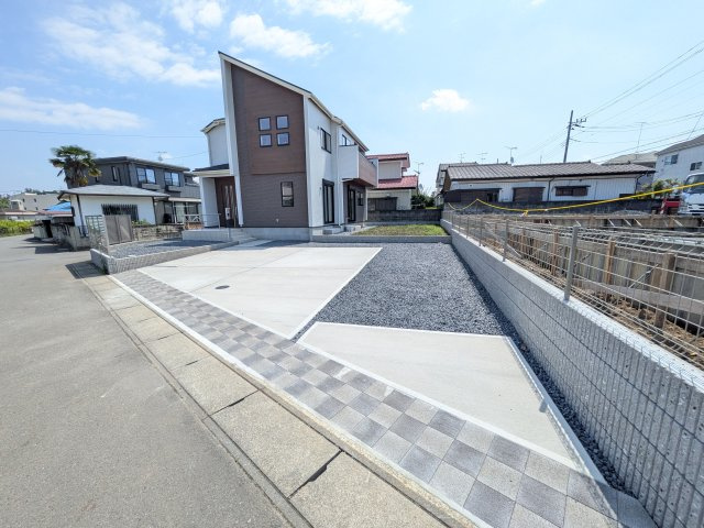 水戸市見川町　4期　新築戸建ての前面道路含む現地写真|現地完成済で建物や駐車場、お庭も全てご覧いただけます。。
本日のご見学も可能です♪
お気軽にお電話またはお問い合わせください。