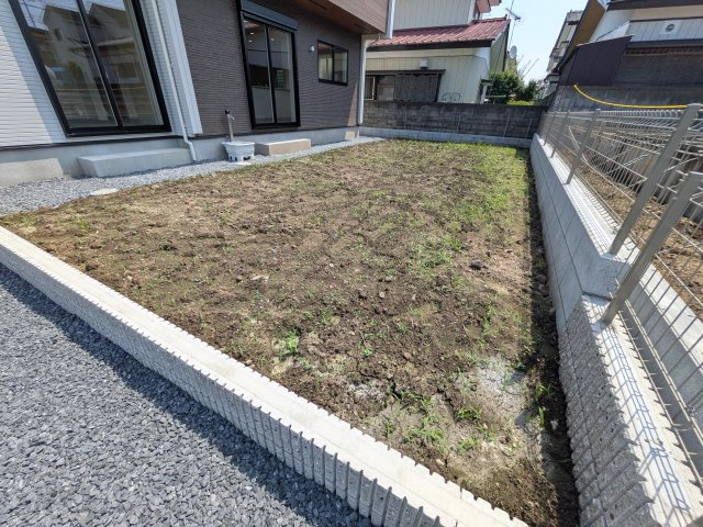水戸市見川町　4期　新築戸建ての庭|リビングに明るい光を届ける南庭。
お子様の遊び場やペットのスペースとしても最適です。
室内外で心地よい暮らしが叶います。