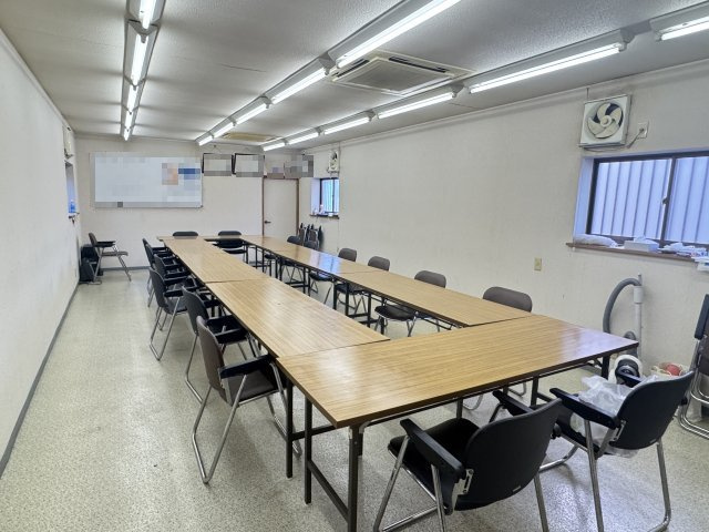 泉大津市東助松町　倉庫付き事務所のその他|２階事務所部分　室内とても綺麗です